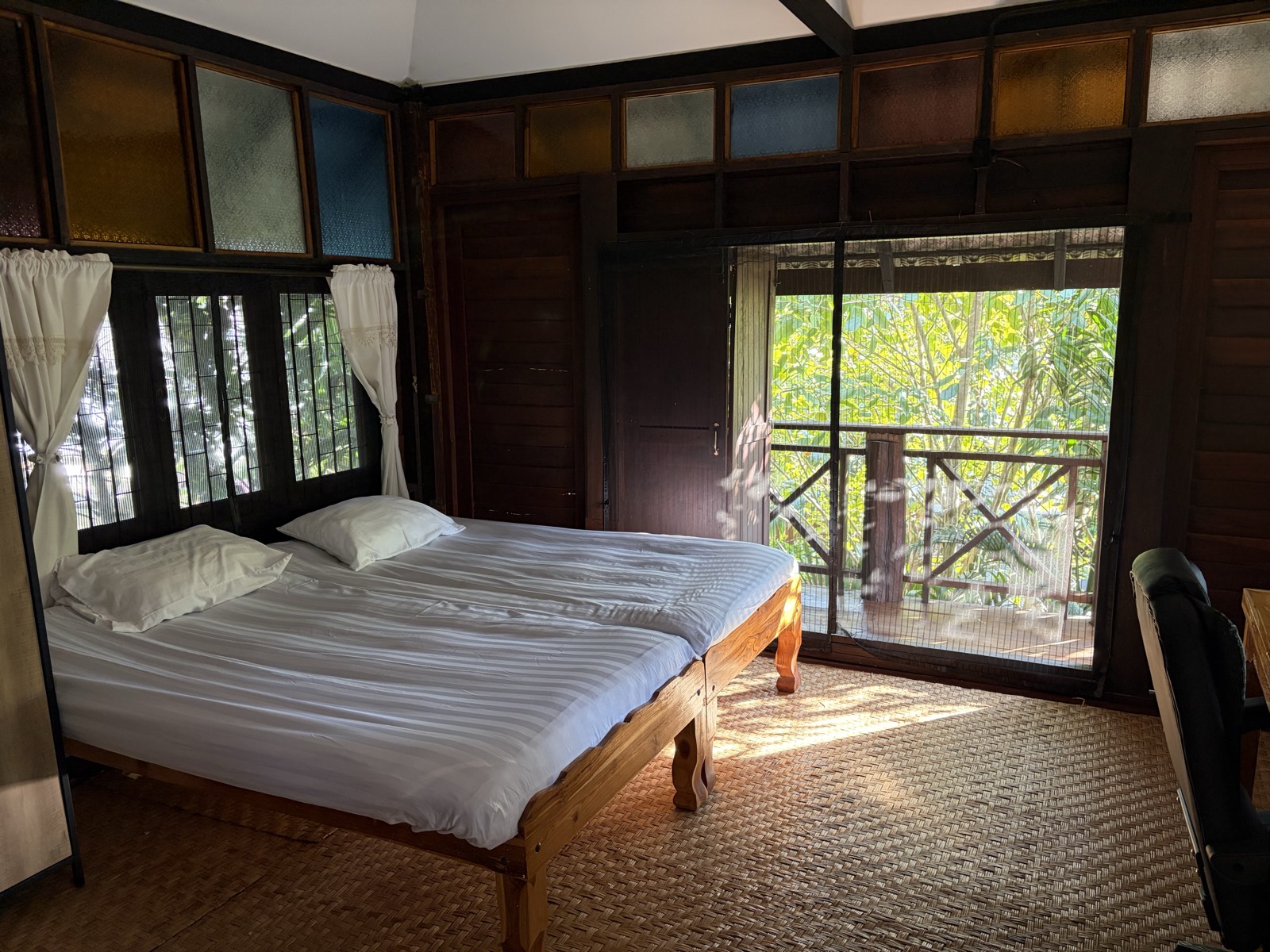 Buarawong bedroom with stained glass