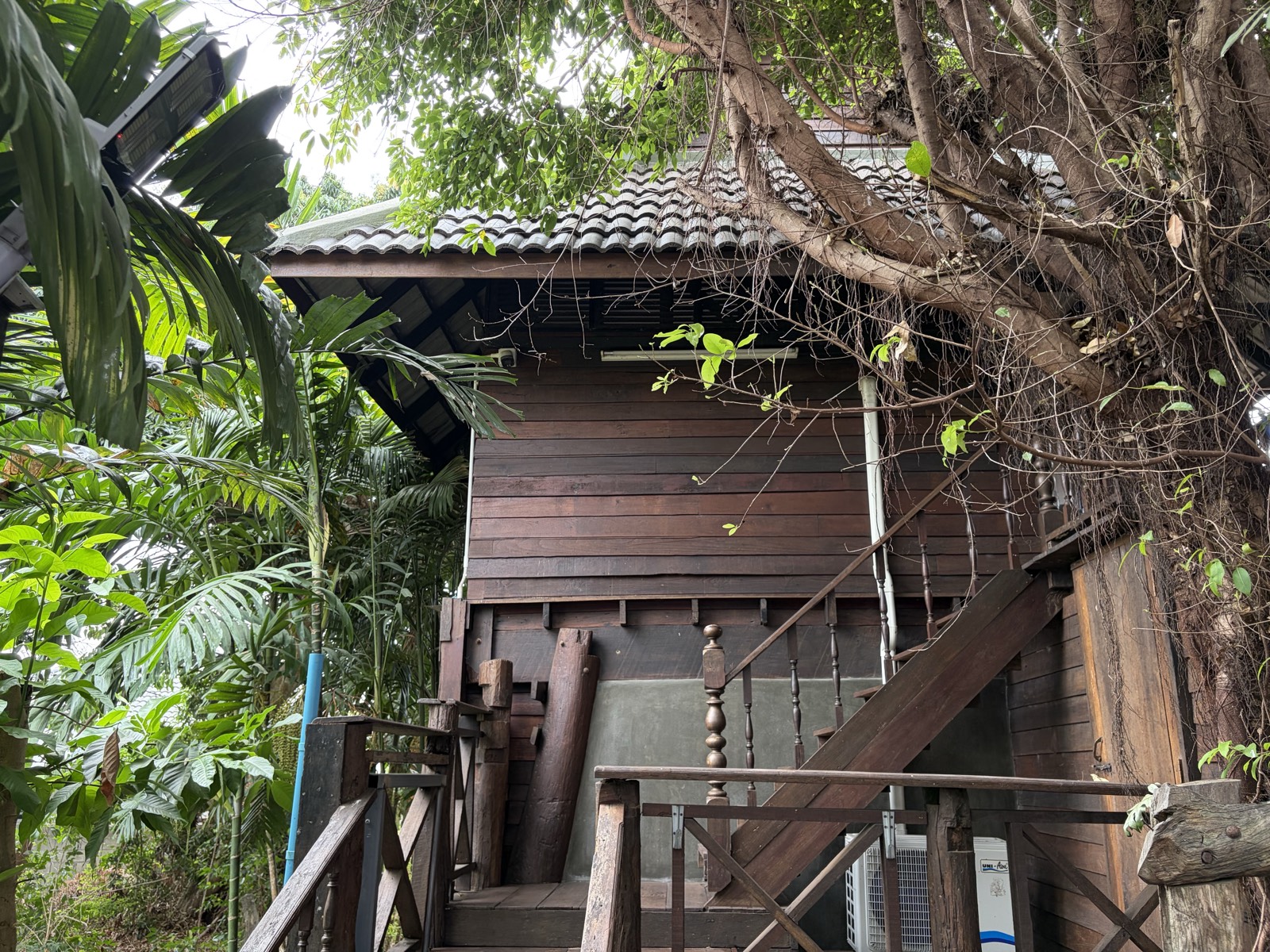 Buarawong house exterior