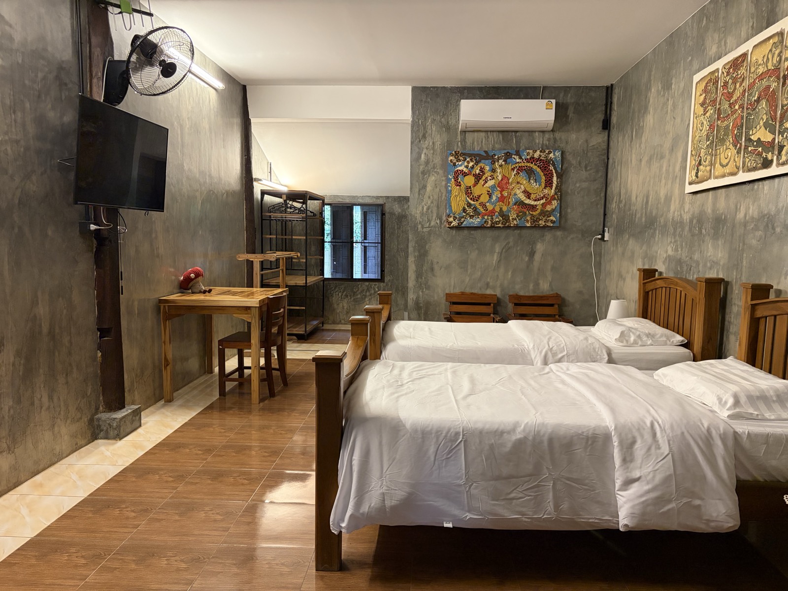 Kettawa wide room with dragon