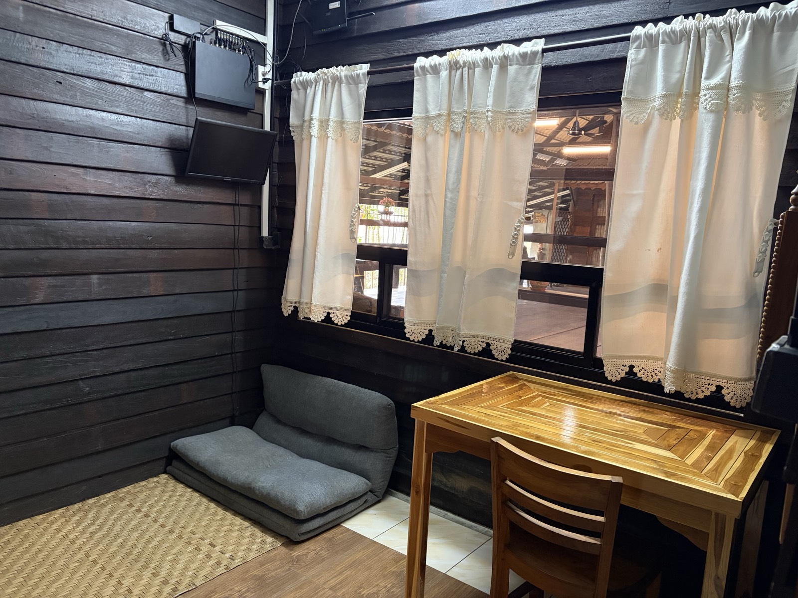 Ueang Kham desk and floor cushion